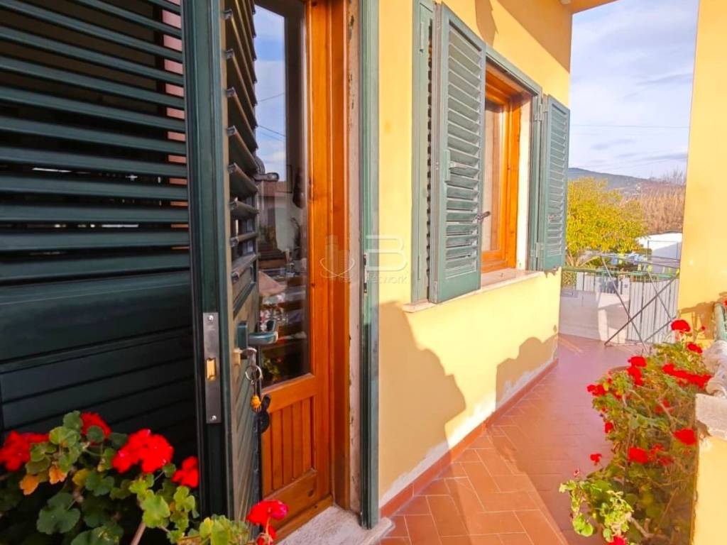 casa indipendente in vendita a Pietrasanta in zona Strettoia