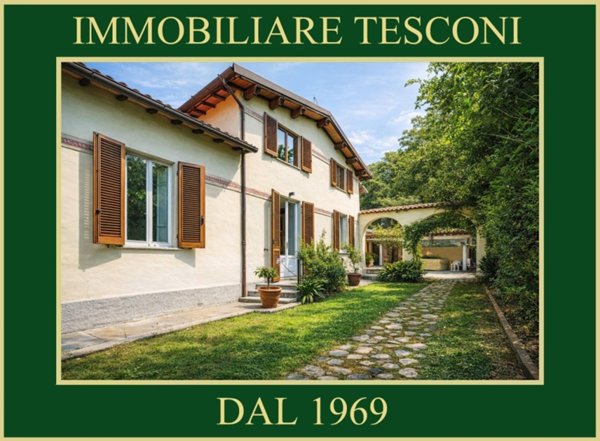casa indipendente in vendita a Pietrasanta in zona Vignone