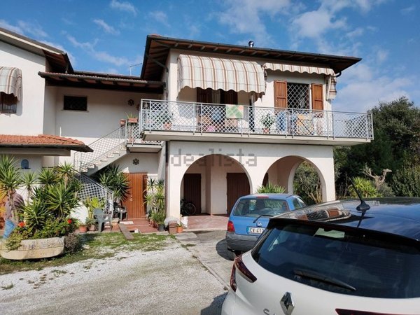 casa indipendente in vendita a Pietrasanta in zona Motrone