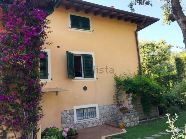 casa indipendente in vendita a Pietrasanta in zona Focette