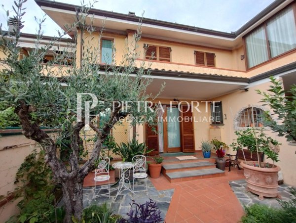 casa indipendente in vendita a Pietrasanta