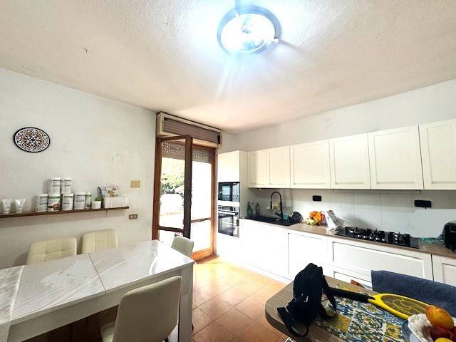 casa indipendente in vendita a Pietrasanta in zona Tonfano