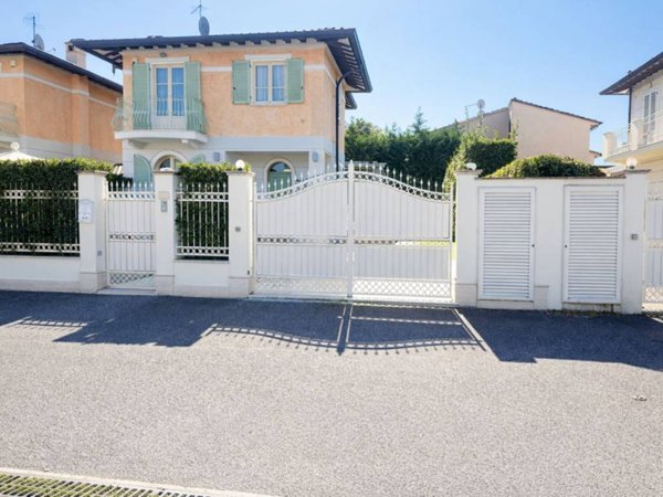 casa indipendente in vendita a Pietrasanta in zona Marina di Pietrasanta