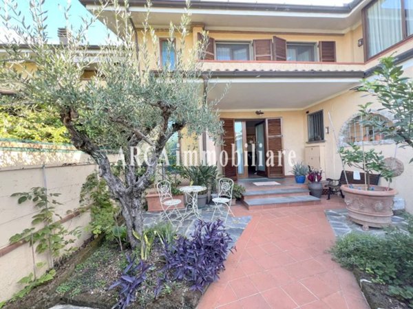 casa indipendente in vendita a Pietrasanta
