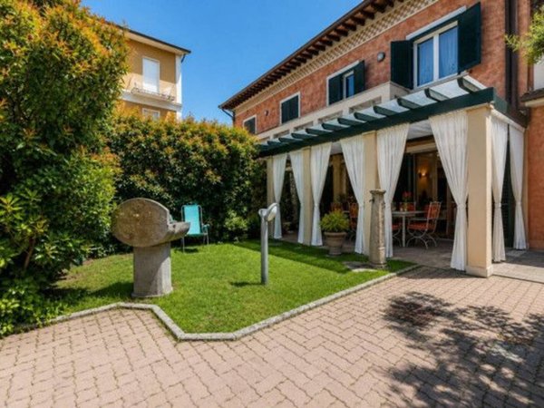casa indipendente in vendita a Pietrasanta in zona Marina di Pietrasanta