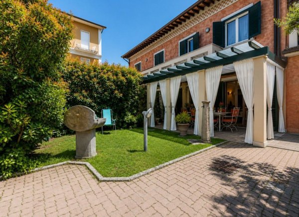 casa indipendente in vendita a Pietrasanta in zona Motrone