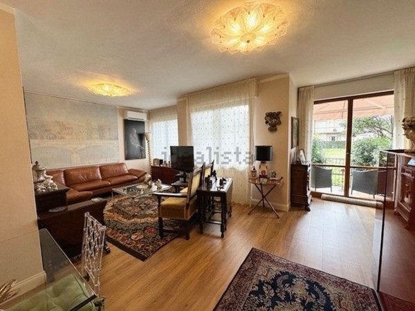casa indipendente in vendita a Pietrasanta in zona Tonfano