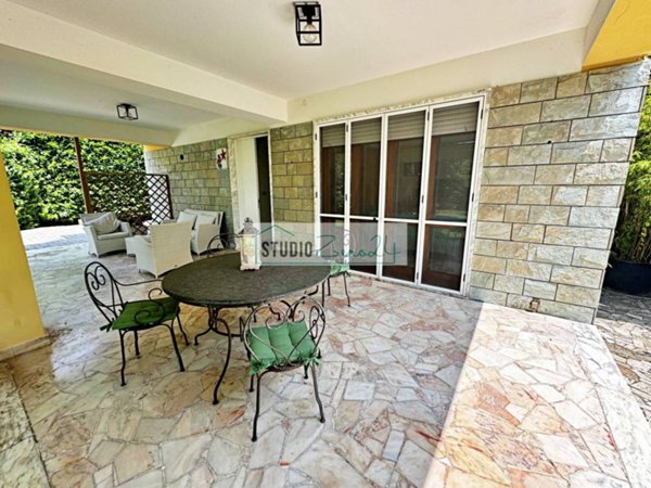 appartamento in vendita a Pietrasanta in zona Vignone