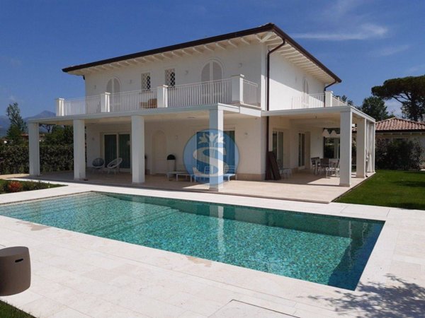 casa indipendente in vendita a Pietrasanta in zona Tonfano