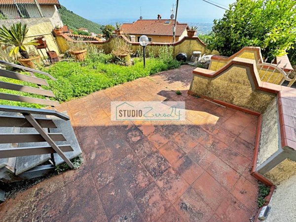 casa indipendente in vendita a Pietrasanta in zona Capezzano Monte