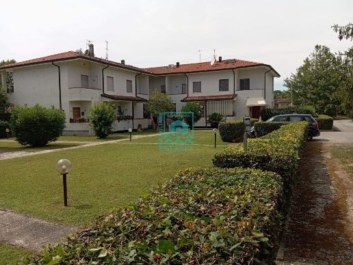 casa indipendente in vendita a Pietrasanta in zona Tonfano