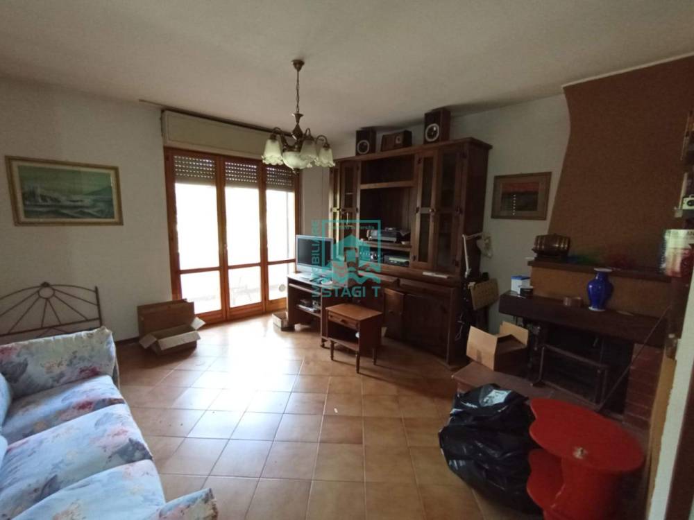 casa indipendente in vendita a Pietrasanta in zona Tonfano