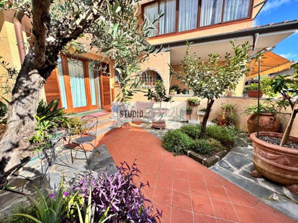 casa indipendente in vendita a Pietrasanta