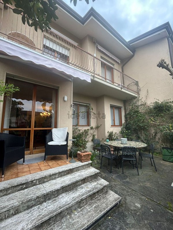 casa indipendente in vendita a Pietrasanta in zona Fiumetto