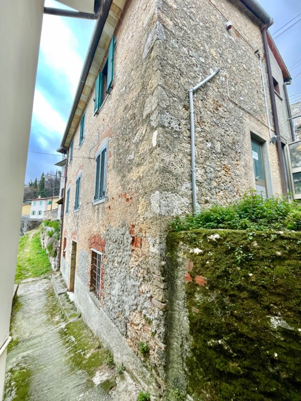casa indipendente in vendita a Pietrasanta in zona Capezzano Monte