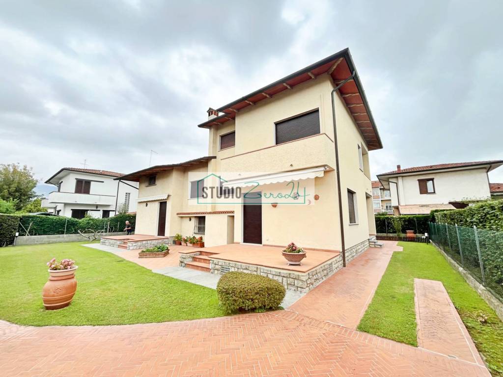 casa indipendente in vendita a Pietrasanta in zona Marina di Pietrasanta
