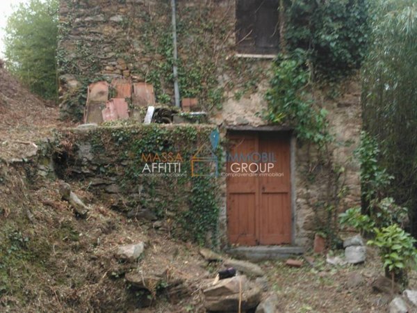 casa indipendente in vendita a Pietrasanta in zona Vallecchia