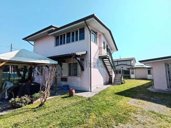 appartamento in vendita a Pietrasanta in zona Motrone