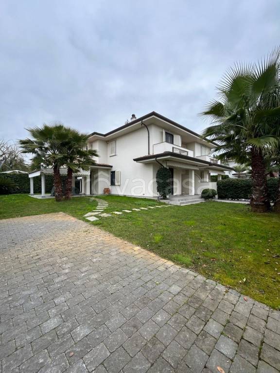 casa indipendente in vendita a Pietrasanta in zona Vignone