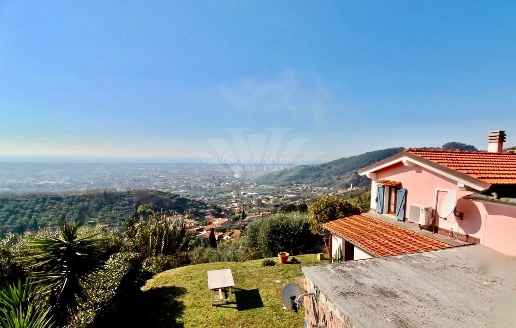 casa indipendente in vendita a Pietrasanta