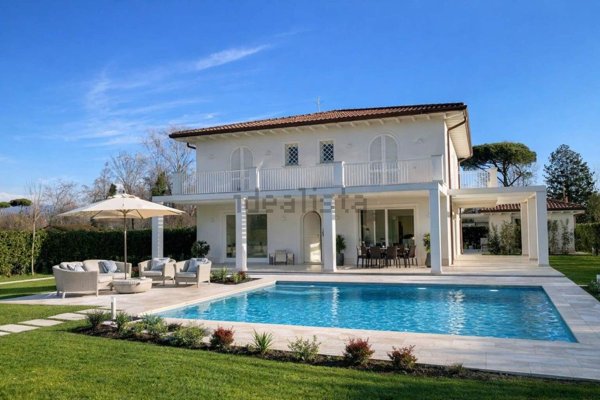 casa indipendente in vendita a Pietrasanta in zona Vignone