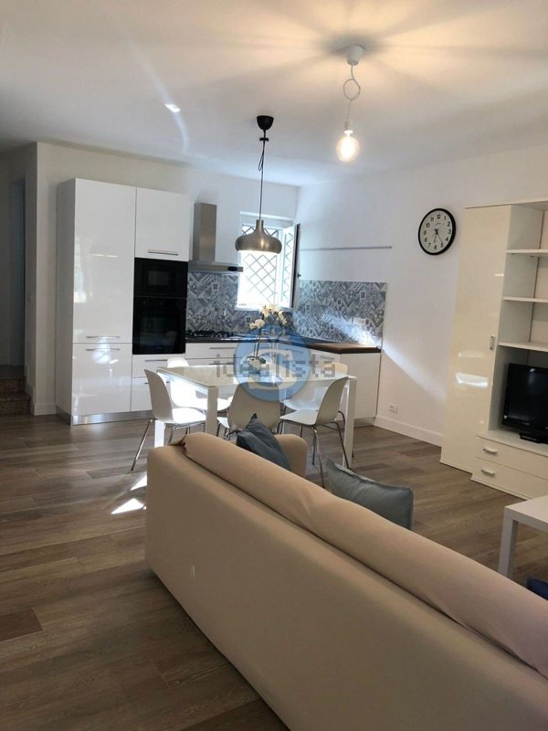 casa indipendente in vendita a Pietrasanta in zona Tonfano