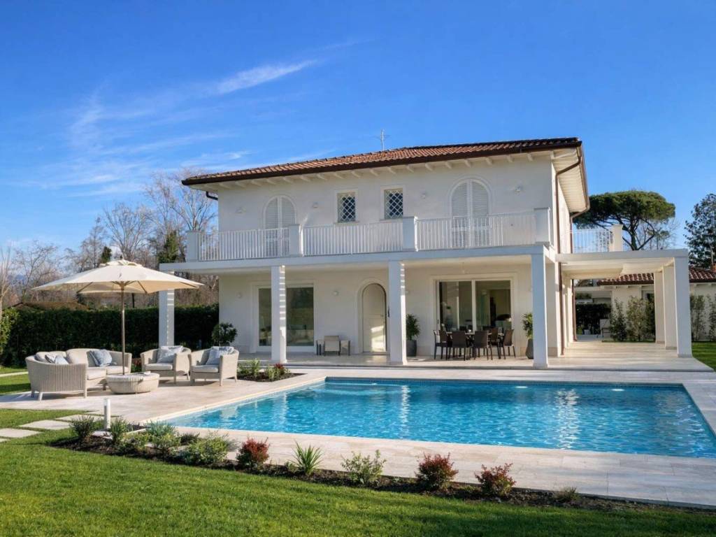 casa indipendente in vendita a Pietrasanta in zona Tonfano