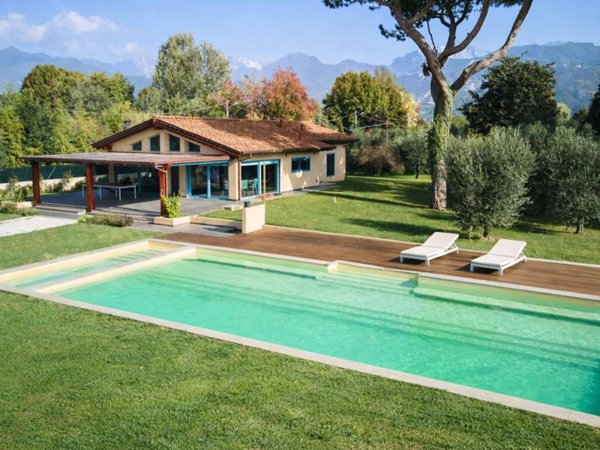 casa indipendente in vendita a Pietrasanta