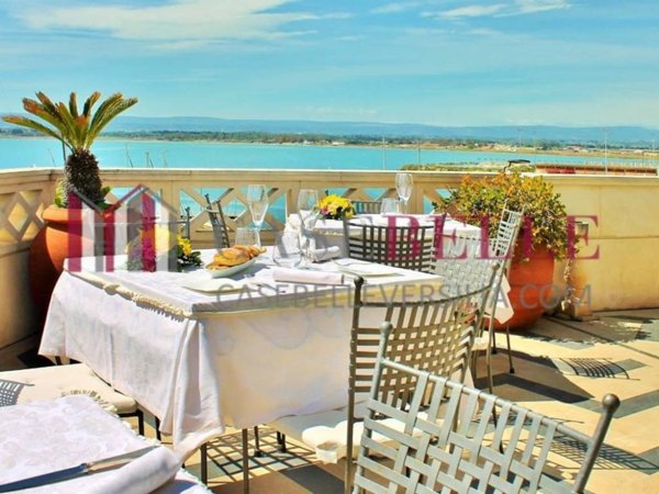 negozio in vendita a Pietrasanta in zona Tonfano