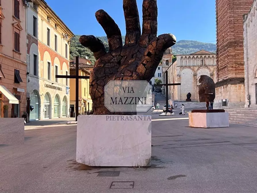 negozio in vendita a Pietrasanta