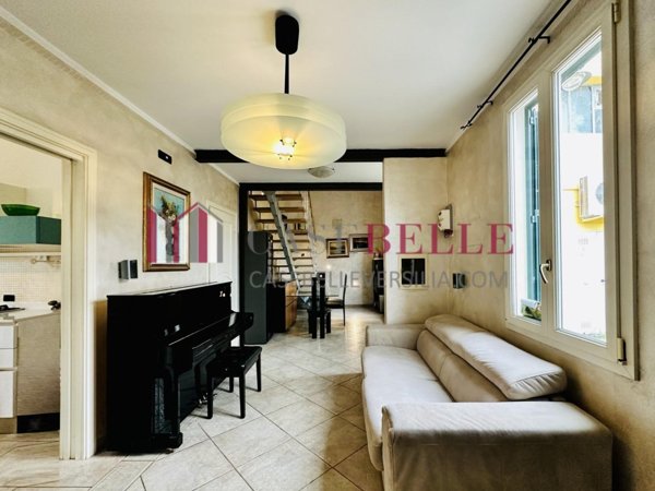 casa indipendente in vendita a Pietrasanta in zona Tonfano