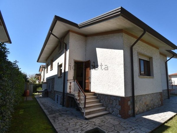 casa indipendente in vendita a Pietrasanta