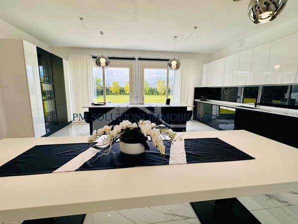 casa indipendente in vendita a Pietrasanta