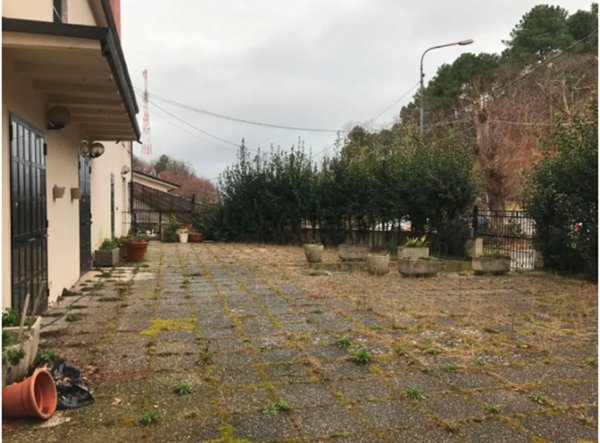 negozio in vendita a Pietrasanta