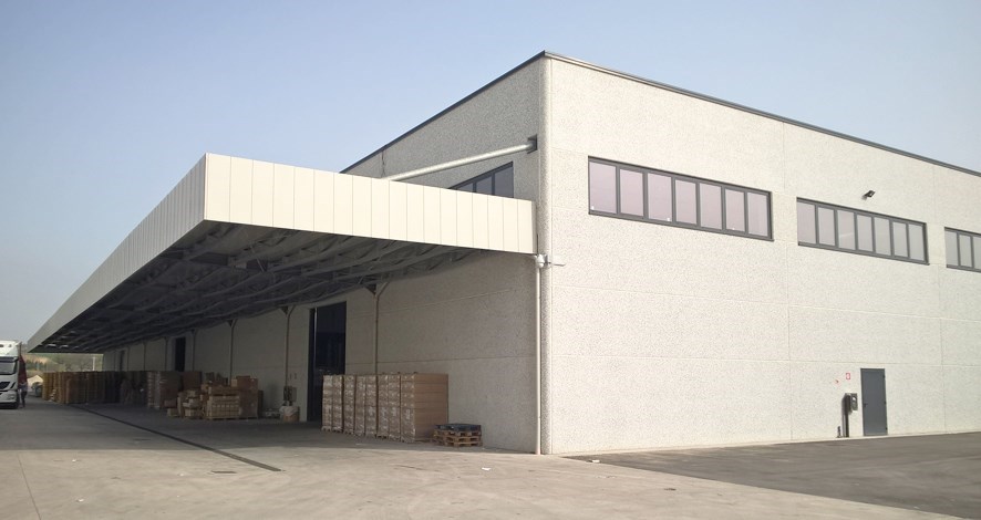 capannone in vendita a Pietrasanta in zona Vignone