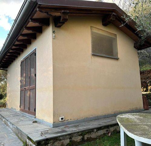casa indipendente in vendita a Pietrasanta in zona Strettoia