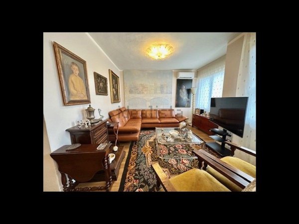 casa indipendente in vendita a Pietrasanta in zona Tonfano