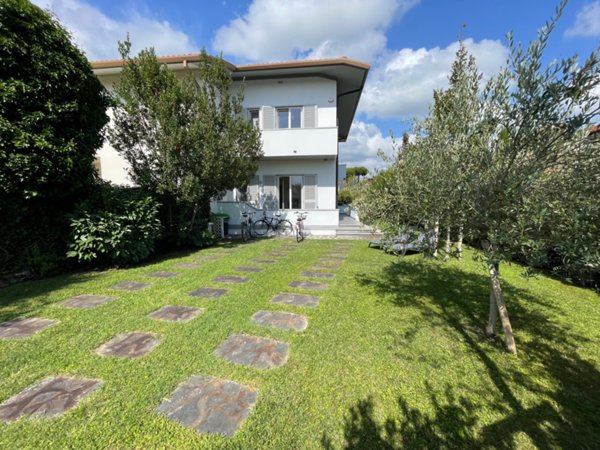 casa indipendente in vendita a Pietrasanta in zona Marina di Pietrasanta