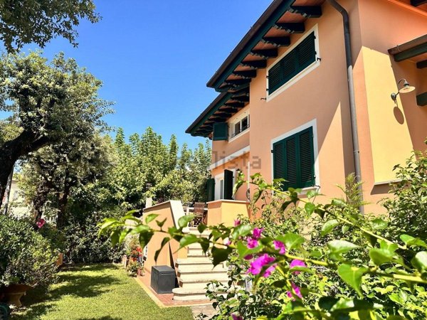 casa indipendente in vendita a Pietrasanta in zona Focette