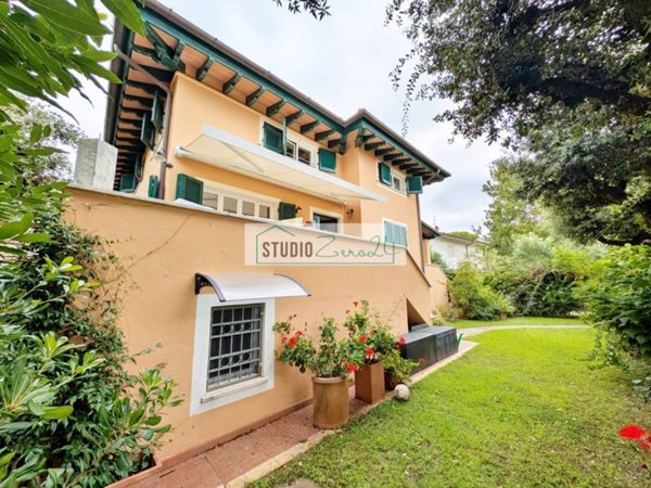 casa indipendente in vendita a Pietrasanta in zona Focette