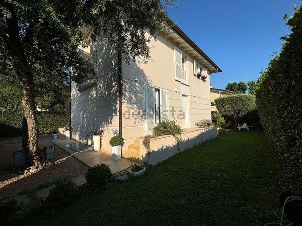 casa indipendente in vendita a Pietrasanta