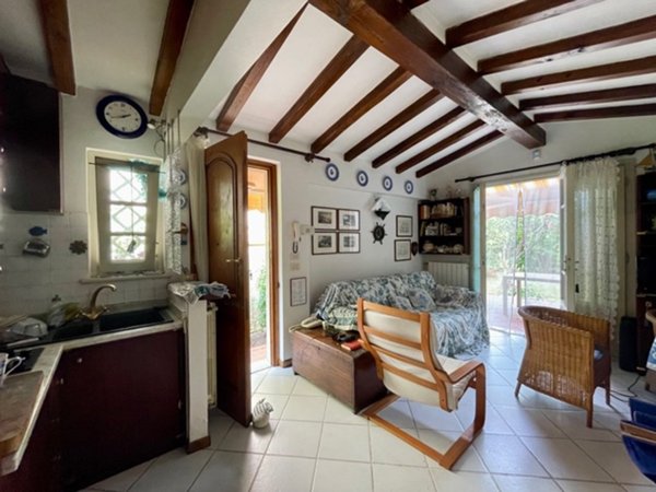 casa indipendente in vendita a Pietrasanta in zona Fiumetto