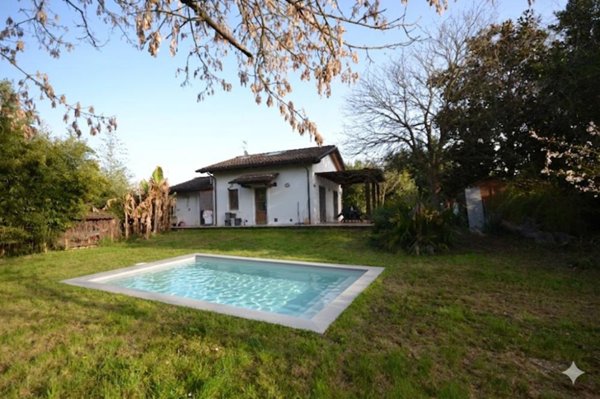 casa indipendente in vendita a Pietrasanta in zona Marina di Pietrasanta