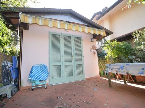 casa indipendente in vendita a Pietrasanta in zona Marina di Pietrasanta