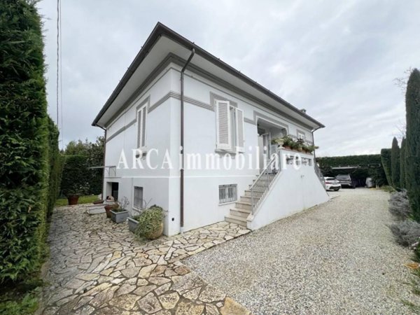 casa indipendente in vendita a Pietrasanta in zona Capezzano Monte