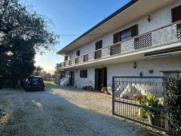 casa indipendente in vendita a Pietrasanta