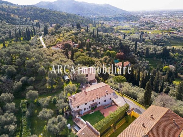 intera palazzina in vendita a Pietrasanta