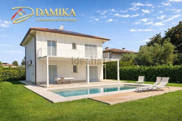 casa indipendente in vendita a Pietrasanta