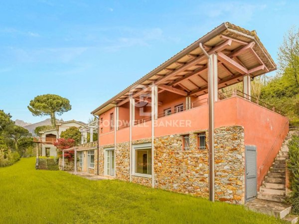 casa indipendente in vendita a Pietrasanta