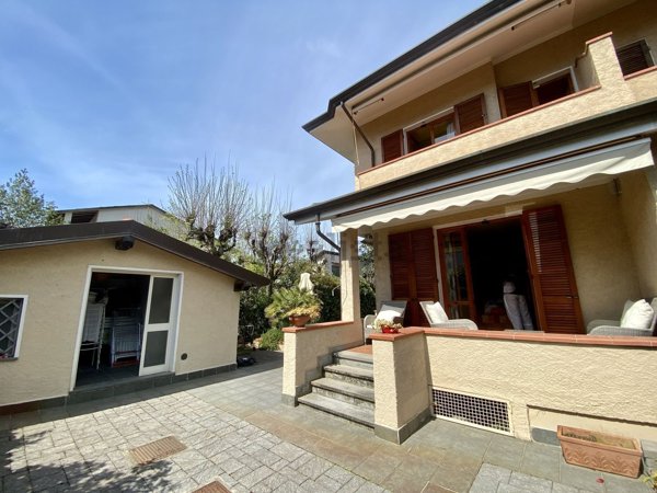 casa semindipendente in vendita a Pietrasanta in zona Fiumetto